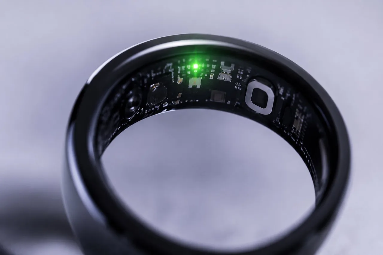 Titanium shell, inner sensor window visible