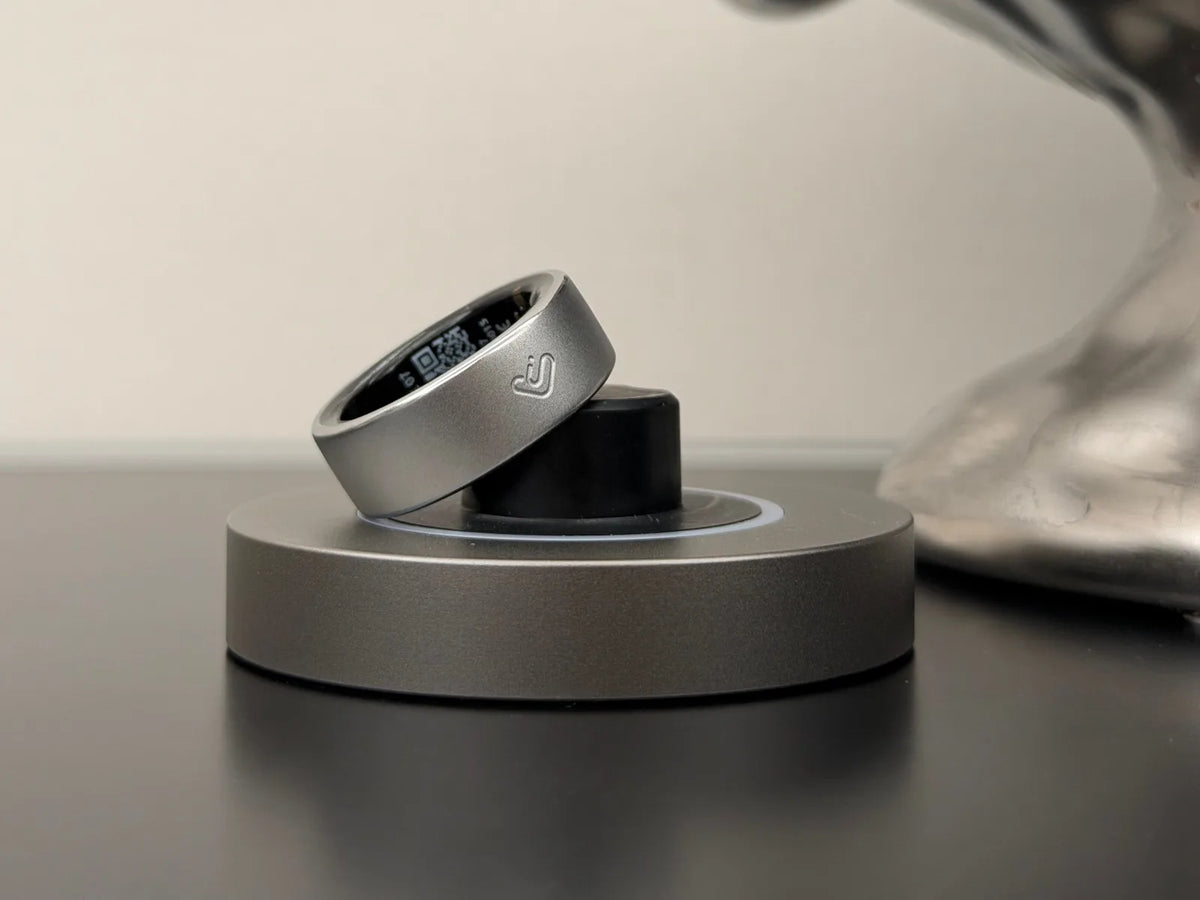 HSRing X3 in brushed silver on its charging dock